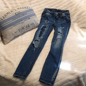 Juniors ripped skinny jeans